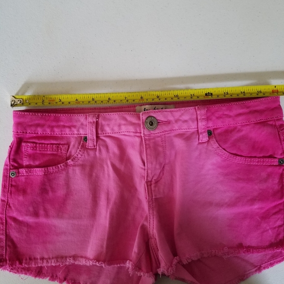 Shorts - Picture 3 of 4